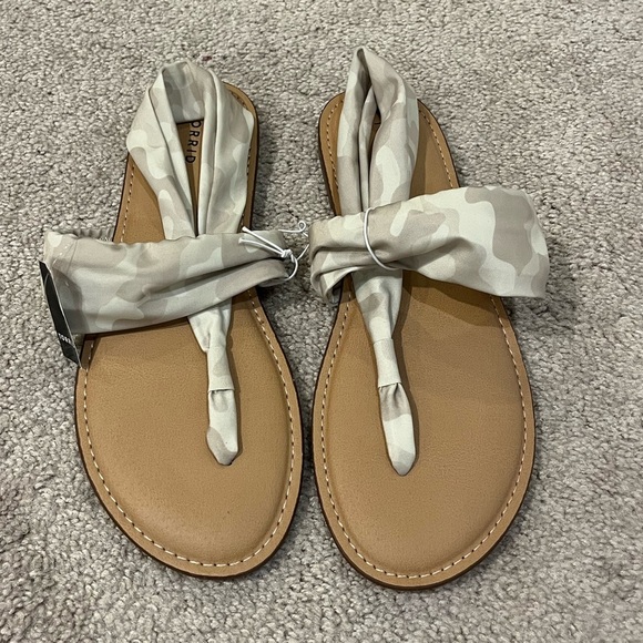 Torrid Wide Width Fabric T-Strap Sandals - Picture 1 of 9